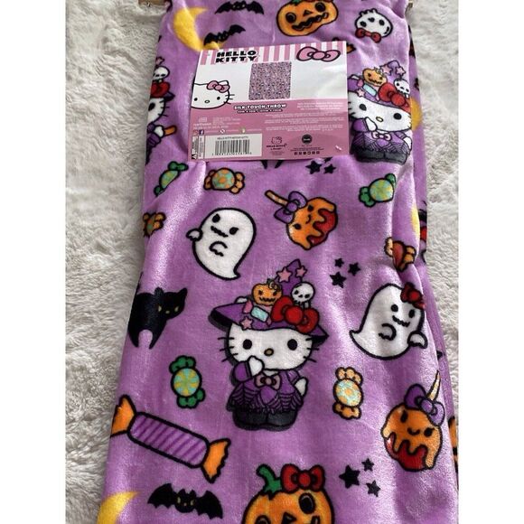 Hello Kitty Halloween Witchy Kitty 50 x 70" Purple Throw Blanket Ghost Bats NEW - Picture 11 of 13